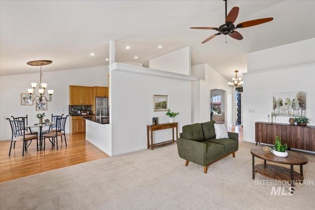 9511 W Hills Gate Dr, Star, ID 83669