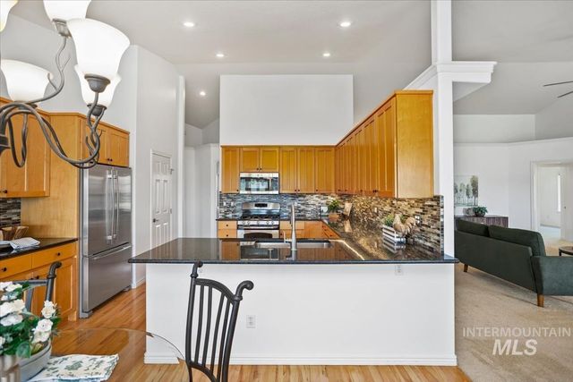 9511 W Hills Gate Dr, Star, ID 83669