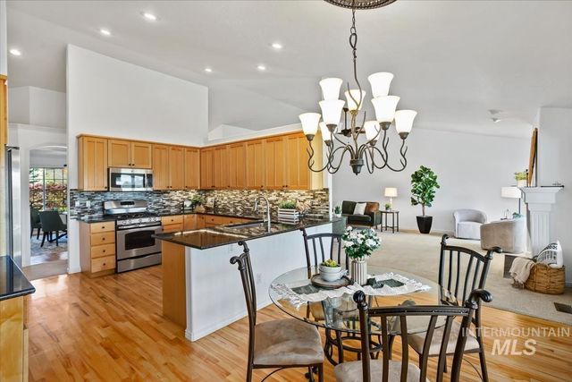 9511 W Hills Gate Dr, Star, ID 83669