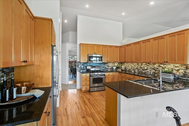 9511 W Hills Gate Dr, Star, ID 83669