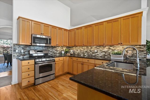 9511 W Hills Gate Dr, Star, ID 83669