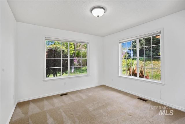 9511 W Hills Gate Dr, Star, ID 83669