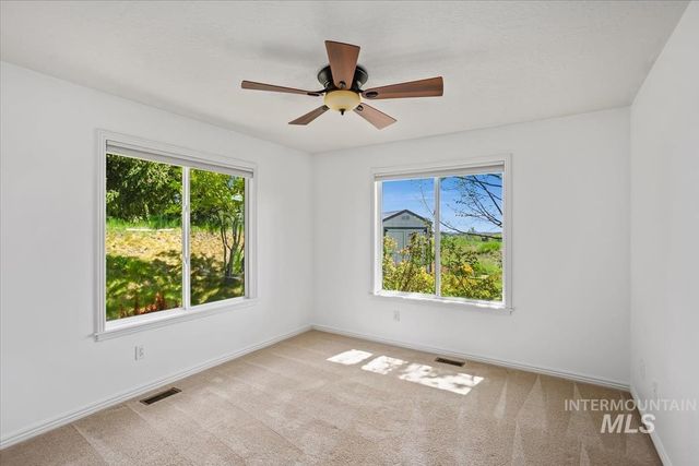 9511 W Hills Gate Dr, Star, ID 83669