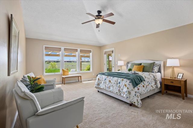 9511 W Hills Gate Dr, Star, ID 83669