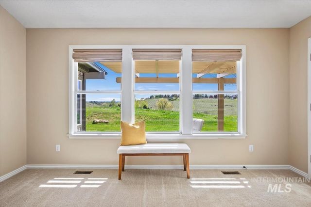 9511 W Hills Gate Dr, Star, ID 83669