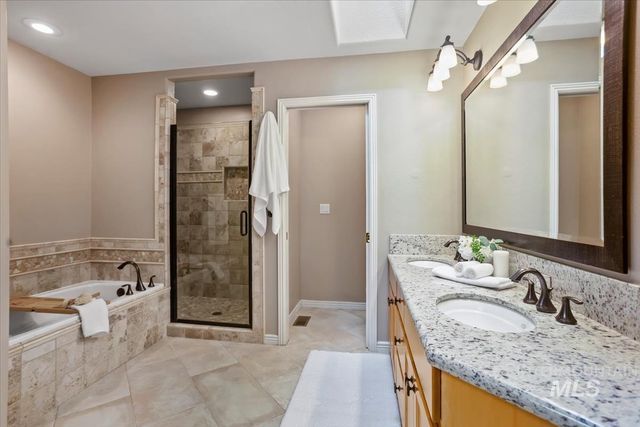 9511 W Hills Gate Dr, Star, ID 83669