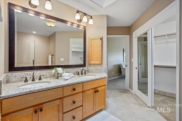 9511 W Hills Gate Dr, Star, ID 83669