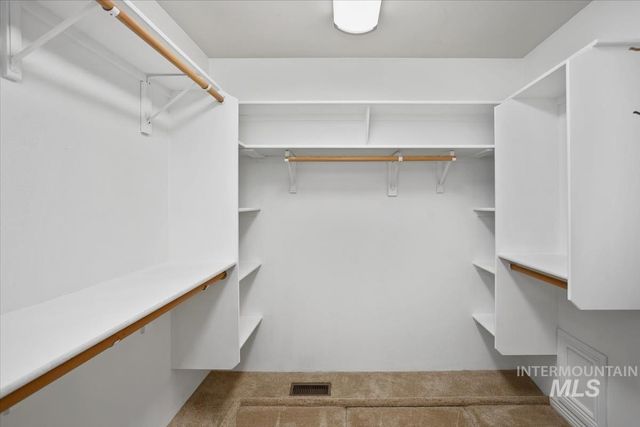 9511 W Hills Gate Dr, Star, ID 83669