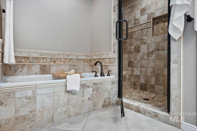 9511 W Hills Gate Dr, Star, ID 83669