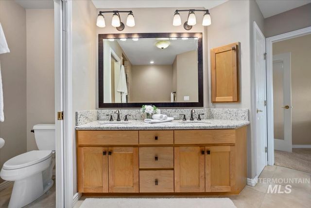 9511 W Hills Gate Dr, Star, ID 83669