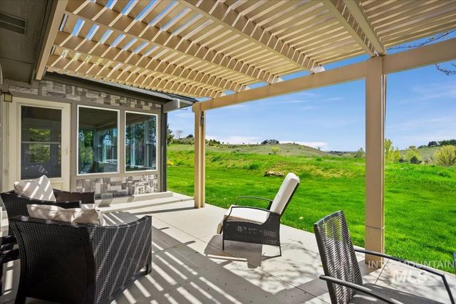 9511 W Hills Gate Dr, Star, ID 83669