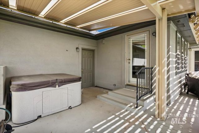 9511 W Hills Gate Dr, Star, ID 83669