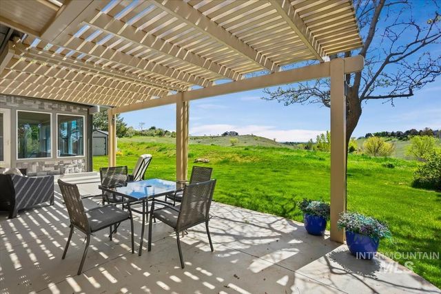 9511 W Hills Gate Dr, Star, ID 83669