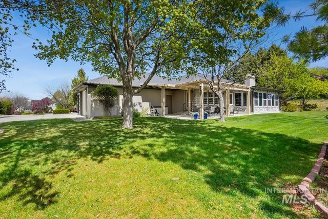 9511 W Hills Gate Dr, Star, ID 83669