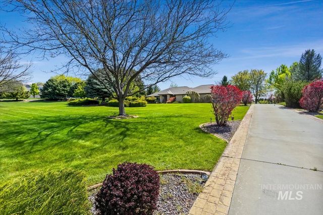 9511 W Hills Gate Dr, Star, ID 83669