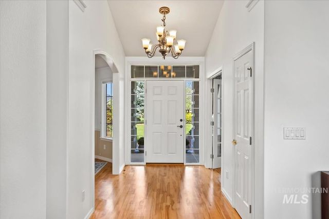 9511 W Hills Gate Dr, Star, ID 83669