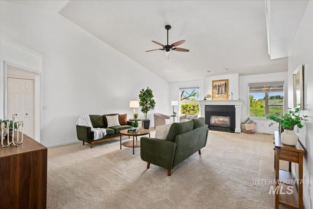 9511 W Hills Gate Dr, Star, ID 83669