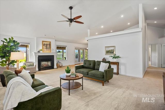 9511 W Hills Gate Dr, Star, ID 83669