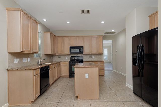 50 E Pipers Green, The Woodlands, TX 77382