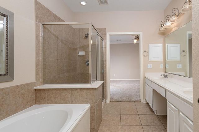50 E Pipers Green, The Woodlands, TX 77382
