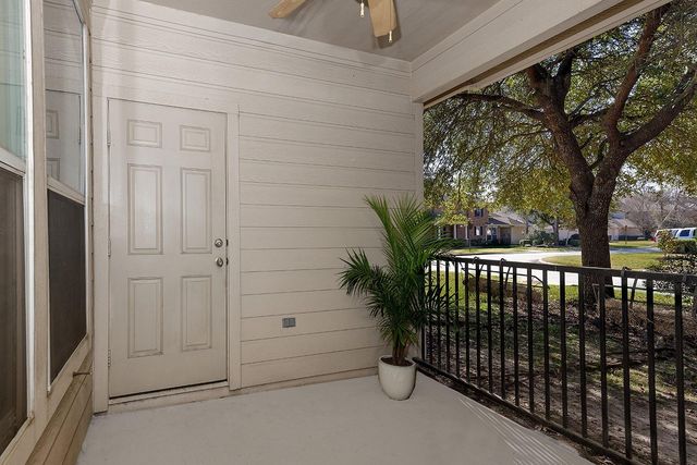 50 E Pipers Green, The Woodlands, TX 77382
