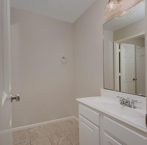 50 E Pipers Green, The Woodlands, TX 77382