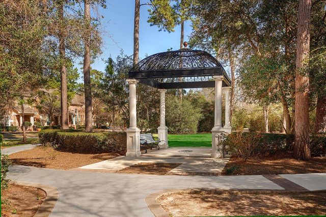 50 E Pipers Green, The Woodlands, TX 77382
