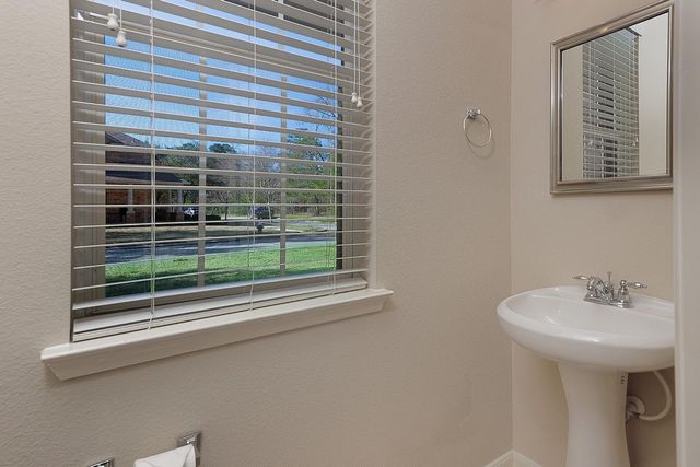 50 E Pipers Green, The Woodlands, TX 77382