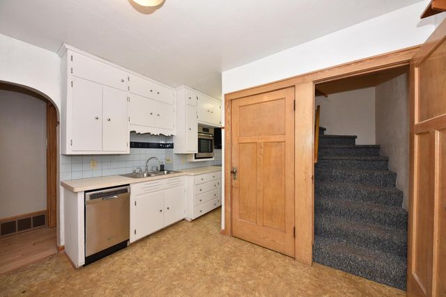 1320 Manitowoc AVENUE, South Milwaukee, WI 53172