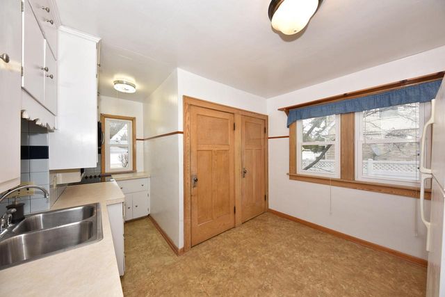 1320 Manitowoc AVENUE, South Milwaukee, WI 53172