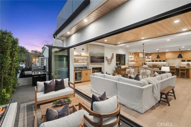 1717 E Ocean Boulevard, Newport Beach, CA 92661