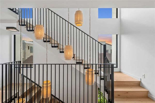1717 E Ocean Boulevard, Newport Beach, CA 92661