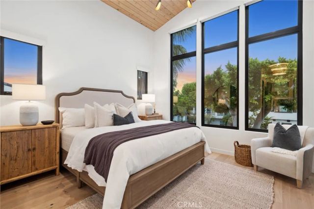 1717 E Ocean Boulevard, Newport Beach, CA 92661