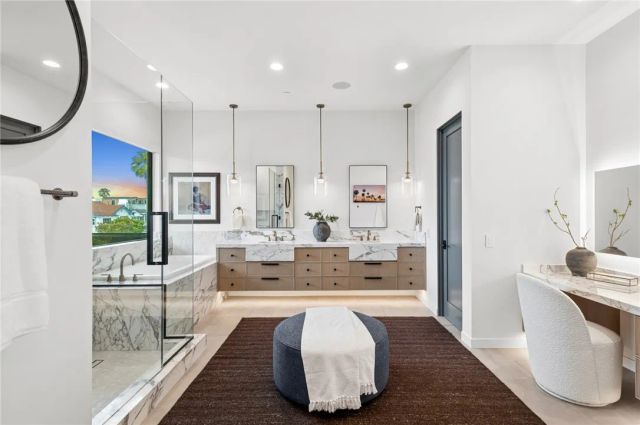 1717 E Ocean Boulevard, Newport Beach, CA 92661