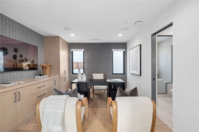 1717 E Ocean Boulevard, Newport Beach, CA 92661