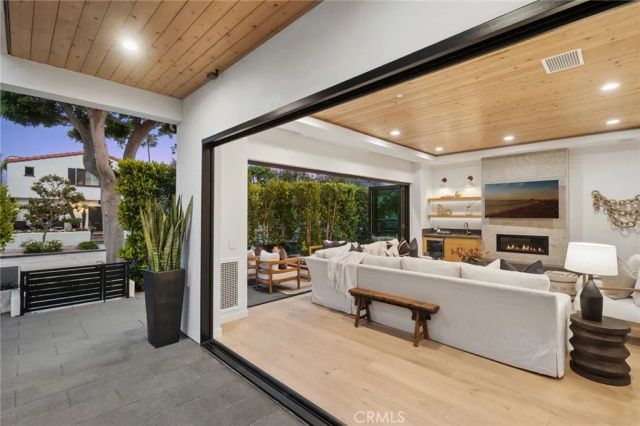 1717 E Ocean Boulevard, Newport Beach, CA 92661