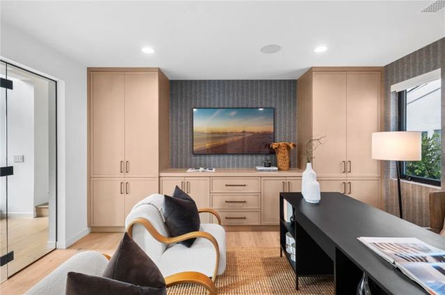 1717 E Ocean Boulevard, Newport Beach, CA 92661