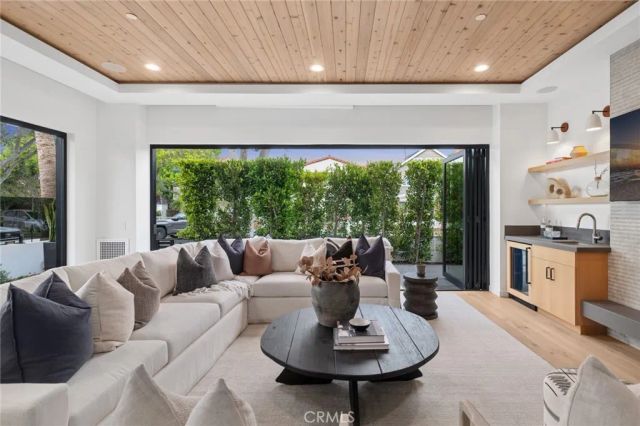 1717 E Ocean Boulevard, Newport Beach, CA 92661