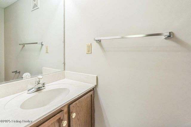 4237 Grantline View Ct, New Albany, IN 47150