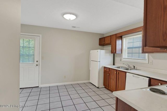 4237 Grantline View Ct, New Albany, IN 47150