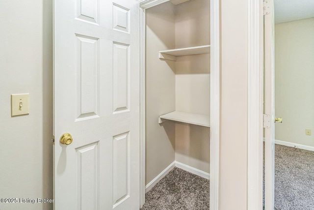 4237 Grantline View Ct, New Albany, IN 47150