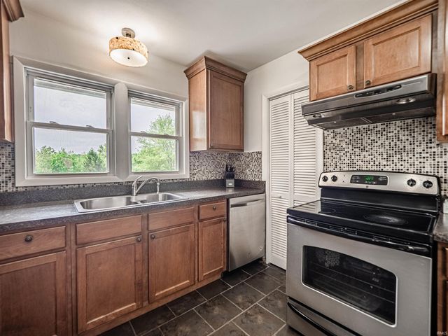 5206 Bridgeview Drive, Evansville, IN 47712