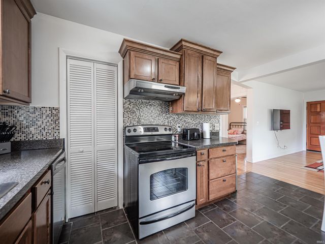 5206 Bridgeview Drive, Evansville, IN 47712