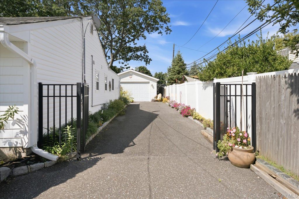 4 Fairlane Drive, Selden, NY 11784 — photo 4