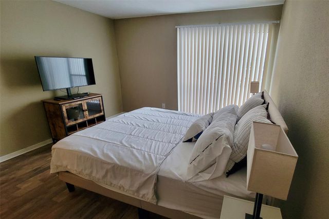 2824 S Bartell Drive 32, Houston, TX 77054