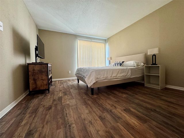 2824 S Bartell Drive 32, Houston, TX 77054
