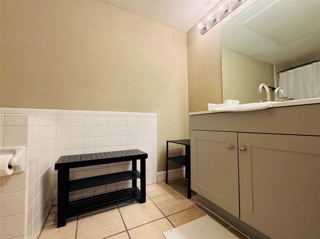 2824 S Bartell Drive 32, Houston, TX 77054