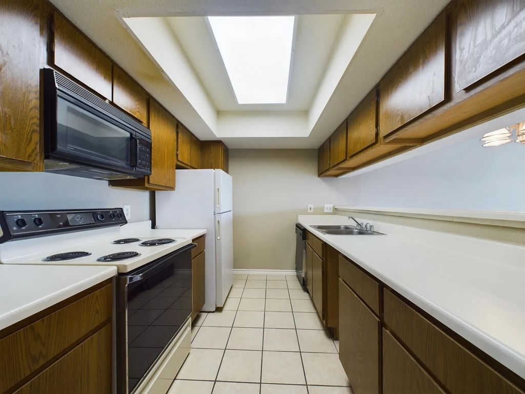 2824 S Bartell Drive 32, Houston, TX 77054