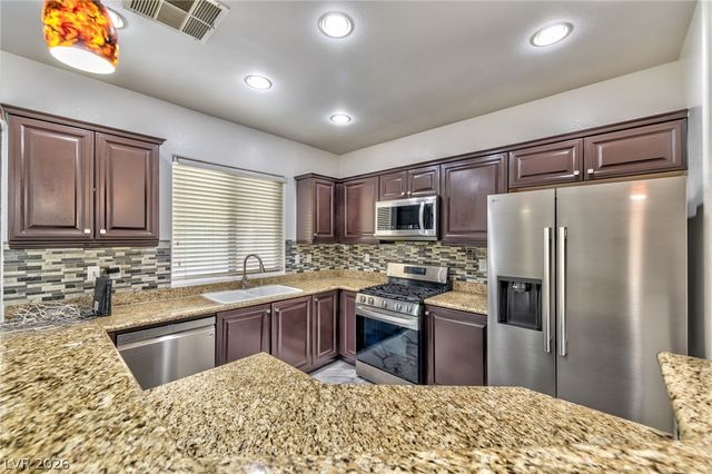398 Blue Tee Court, Las Vegas, NV 89148
