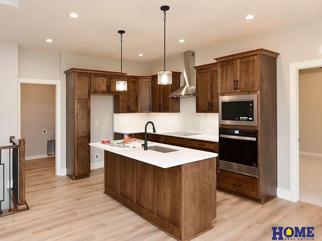 10930 Grantham Drive, Lincoln, NE 68527